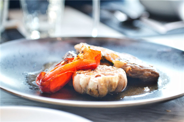 扒澳洲牛外脊配烤蔬菜 红酒干葱汁Grilled Australia beef sirloin with roast vegetables red wine sauce.jpg