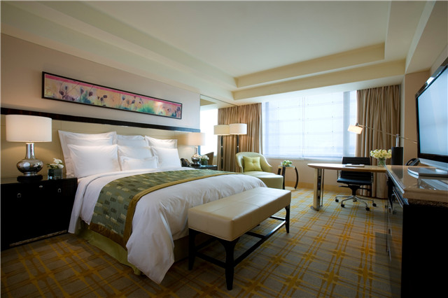 2.豪华行政客房（大床房）Deluxe Room with King Bed .jpg