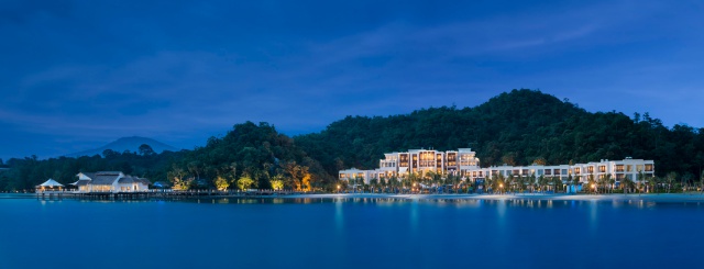 batch_str4194ex-199346-Resort Exterior-Med.jpg