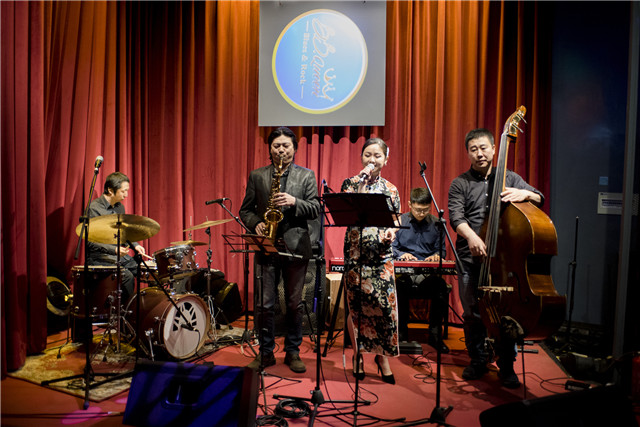 王宗兴Jazz乐队为B.B.Queen周年庆倾情演出.jpg